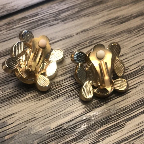 Vintage Costume Earrings ⭕️2 for $15⭕️ - Picture 2 of 3